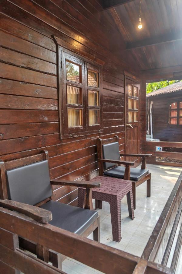 Tropical Valley Resort Morjim Exterior foto